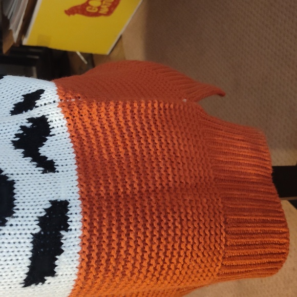 Sweater - Picture 4 of 4